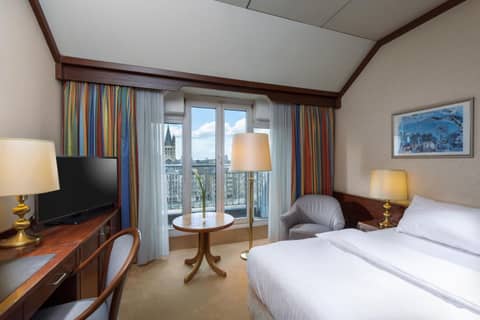 Maritim Hotel Köln — hotel room