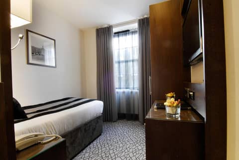 Park Avenue Baker Street — hotel room
