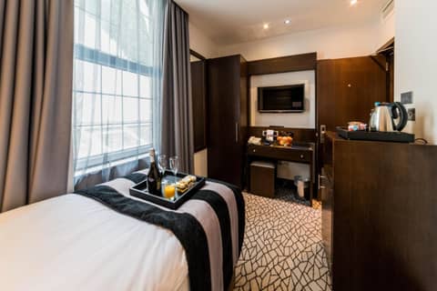 Park Avenue Baker Street — hotel room