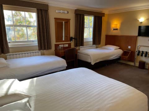 Orchard Hotel — hotel room