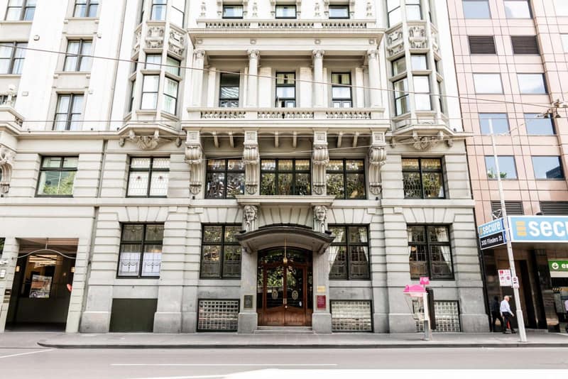Rendezvous Hotel Melbourne — building