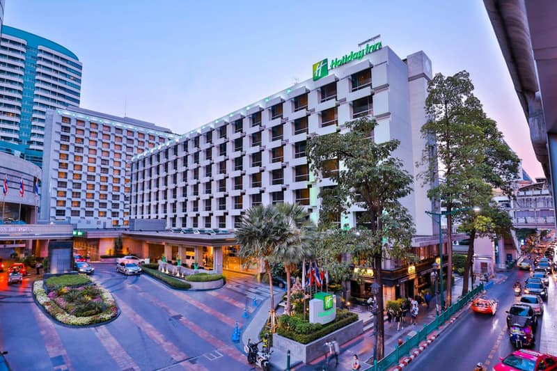 Holiday Inn Bangkok by IHG — building