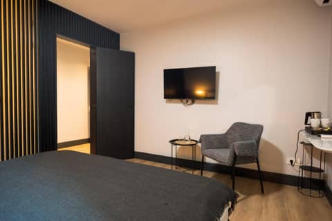 Doma Zagreb Aparthotel — hotel room