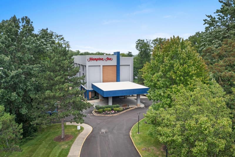 Hampton Inn Cleveland-Westlake — building