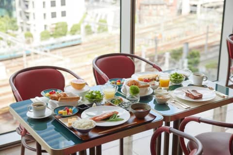 Four Seasons Hotel Tokyo at Marunouchi — photo 2