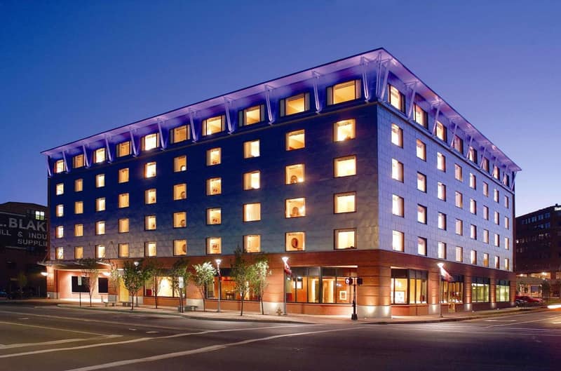 Hilton Garden Inn Portland Downtown Waterfront — building