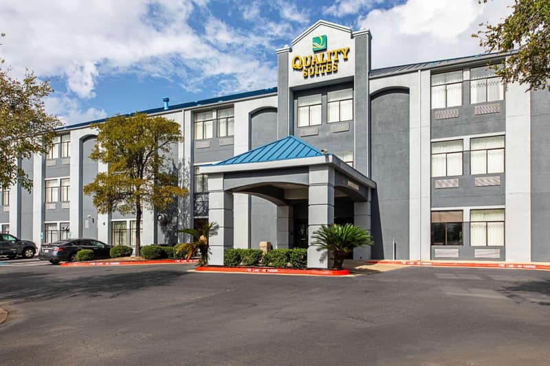 Quality Suites Austin South Street Elmo District — building
