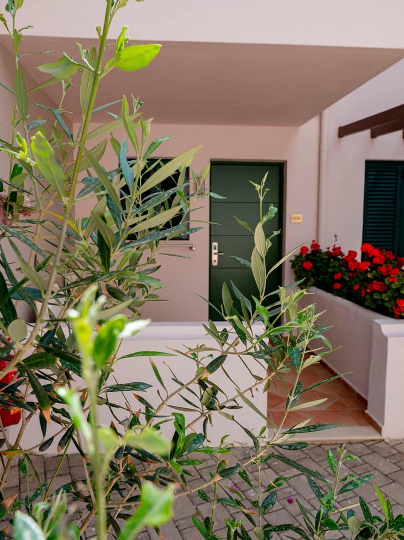 Elmi Beach Hotel & Suites — building
