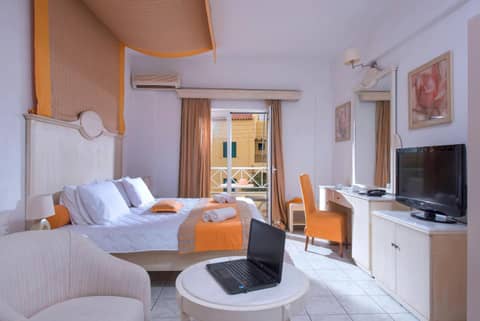 Elmi Beach Hotel & Suites — photo 6