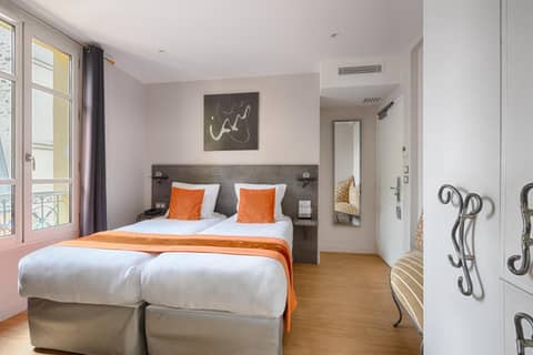 Hotel de France Invalides — hotel room