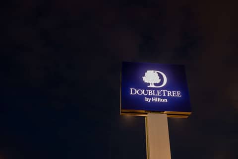 DoubleTree by Hilton Calgary North — photo 6