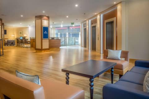 Hilton London Canary Wharf — hotel reception