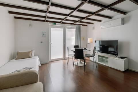 Fine Arts Studios by Olala Homes — hotel room