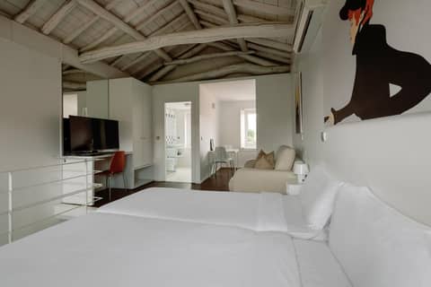 Fine Arts Studios by Olala Homes — hotel room