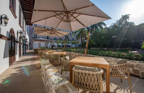 Hotel La Compañía Casco Antiguo — balance & terrace