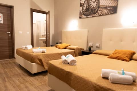 Golden Milano Hotel — hotel room