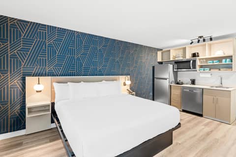 MainStay Suites Columbus North - Worthington — hotel room