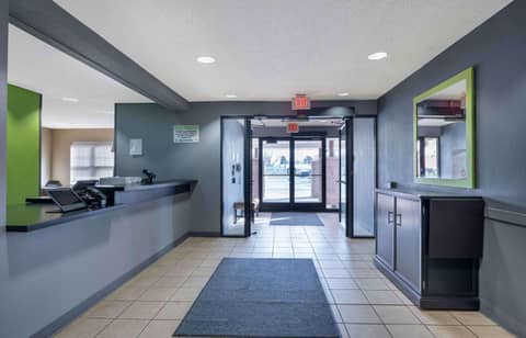 MainStay Suites Columbus North - Worthington — recepcion & lobby