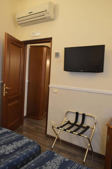 Pantheon Inn — photo 6