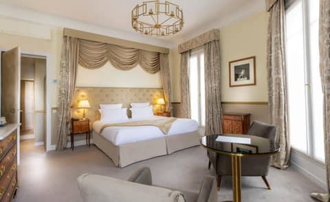 Hotel Claridge Paris — hotel room