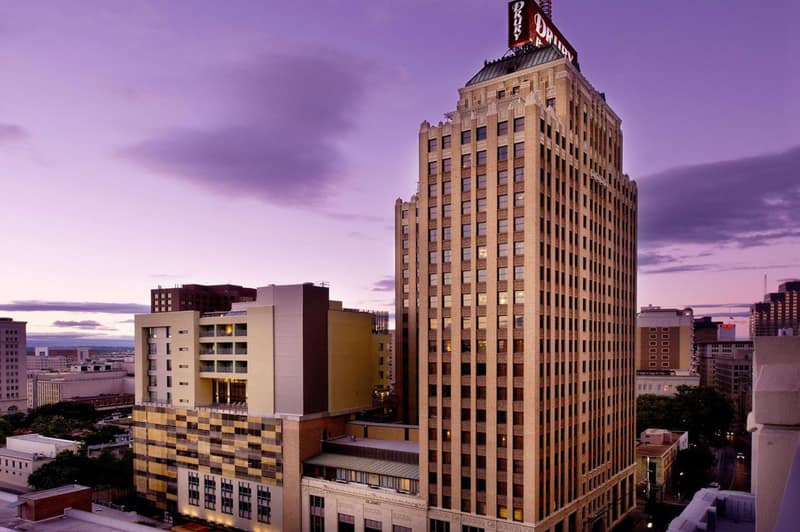 Drury Plaza Hotel San Antonio Riverwalk — building