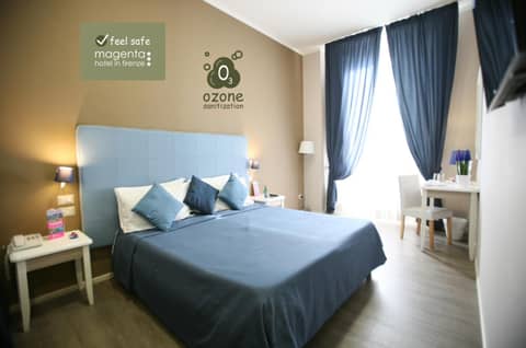 Hotel Magenta — hotel room