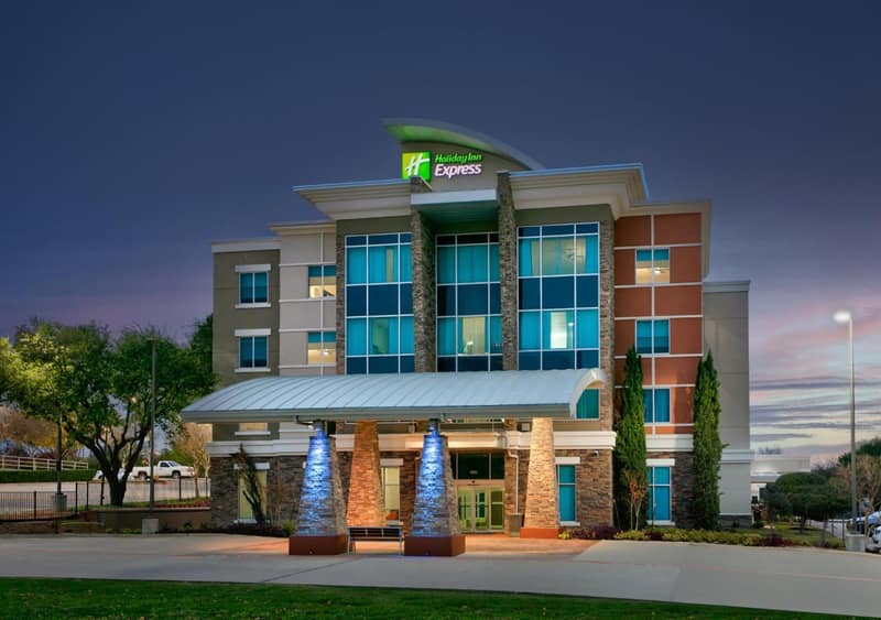 Holiday Inn Express & Suites North Dallas at Preston by IHG — building