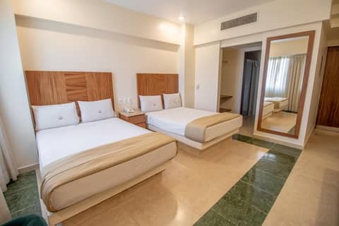 Hotel Real Del Sol — hotel room