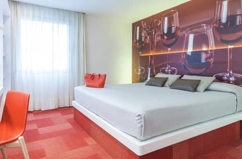 Hotel Maciá Granada Five Senses Rooms & Suites — bedroom