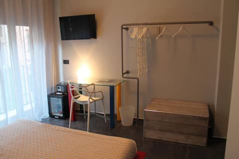 Alma Hotel — hotel room