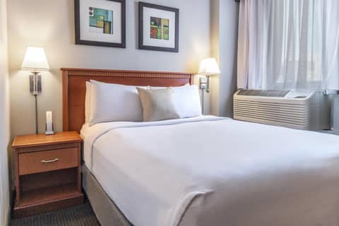 Hôtel Saint-Laurent Montréal — bedroom