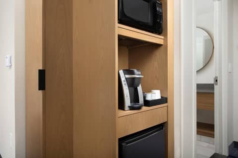 Fairfield Inn & Suites Nashville Near Vanderbilt — kitchen