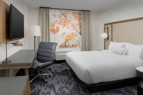 Fairfield Inn & Suites Nashville Near Vanderbilt — hotel room