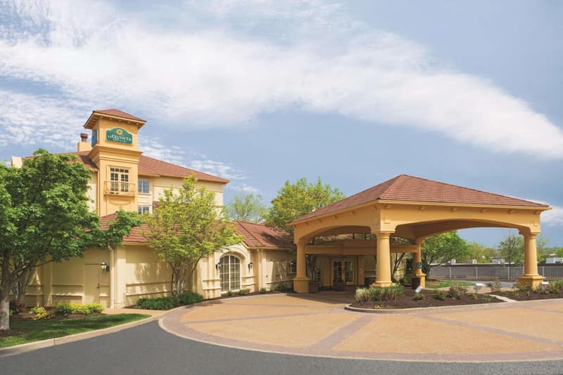 La Quinta by Wyndham St. Louis Westport — building