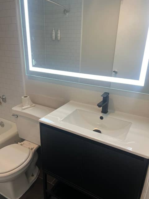 The Dylan, a Baymont by Wyndham — bathroom