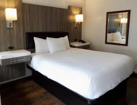 The Dylan, a Baymont by Wyndham — hotel room