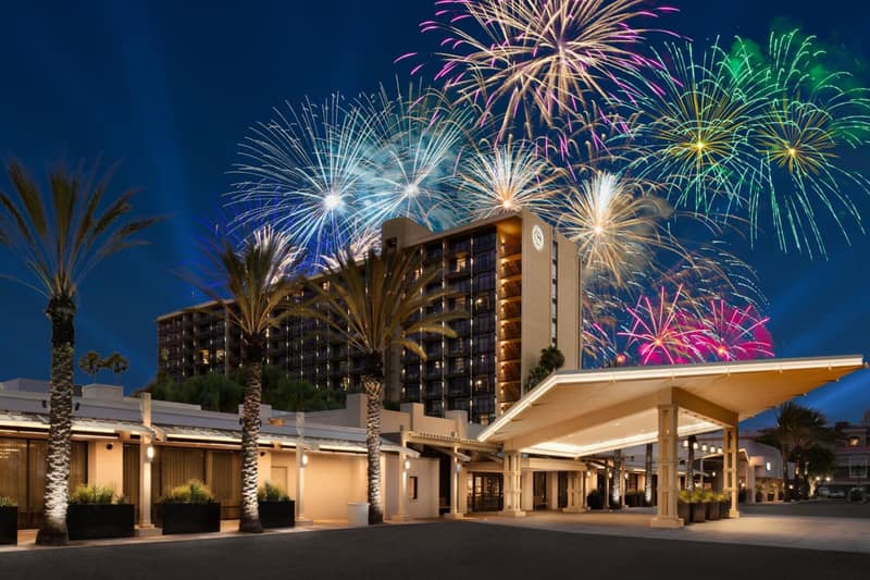 Sheraton Park Hotel at the Anaheim Resort — building