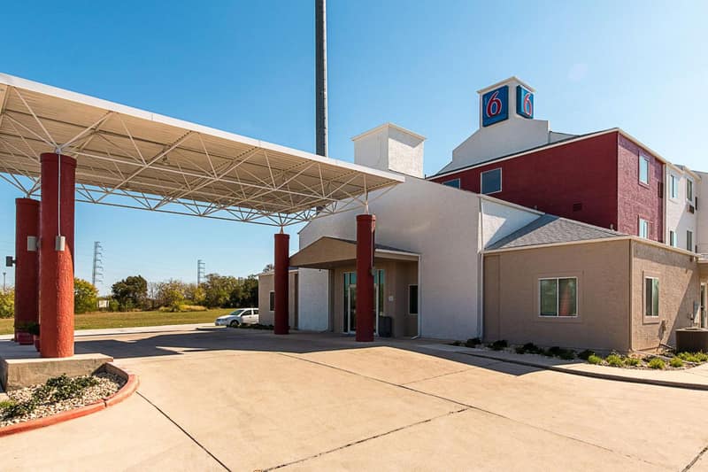 Motel 6-San Antonio, TX - Downtown - Alamo Dome — building
