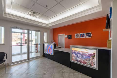 Motel 6-San Antonio, TX - Downtown - Alamo Dome — photo 3