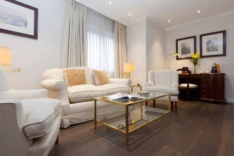 Hotel Praga — hotel room