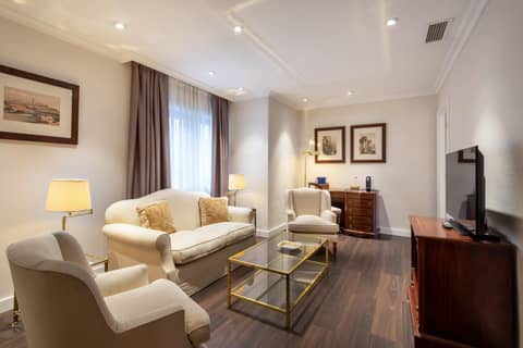 Hotel Praga — hotel room