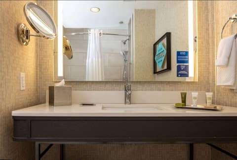 Hilton Austin Airport — photo 9