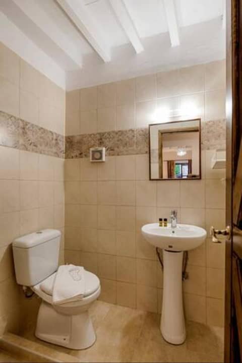 Kristina´s Apartments — bathroom