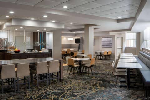 Sonesta ES Suites New Orleans Convention Center — dining