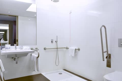 The Editory Artist Baixa Porto Hotel — bathroom