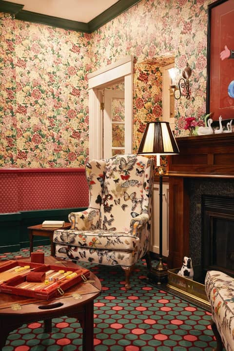 White Swan Inn — lounge