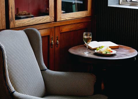 White Swan Inn — lounge