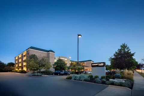 Courtyard Cleveland Beachwood — photo 4
