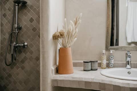 Riad Babouchta & Spa — bathroom