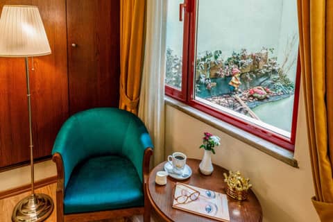 Golden Crown Hotel — photo 2